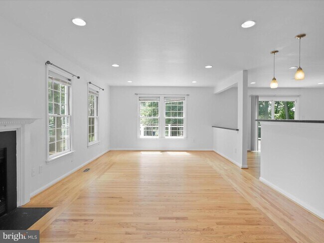 Building Photo - 1518 Summerset Pl