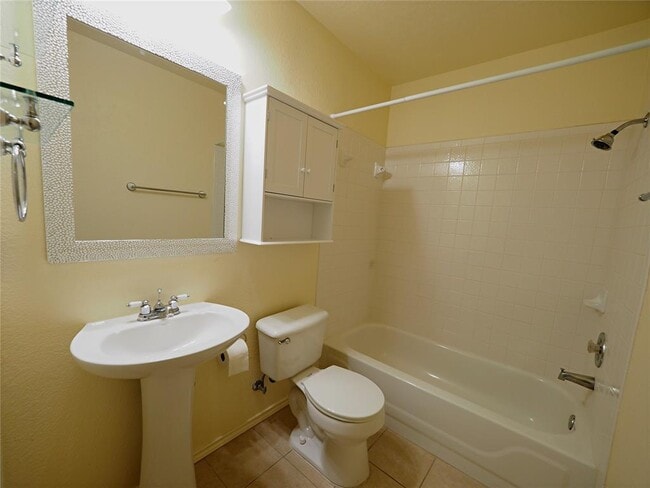 Building Photo - 1161 Kentra Dr