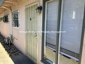 Building Photo - This Updated 2 Bedroom Duplex Is Ready to ...