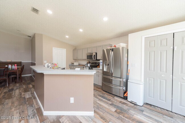 Building Photo - 2667 Deercroft Dr