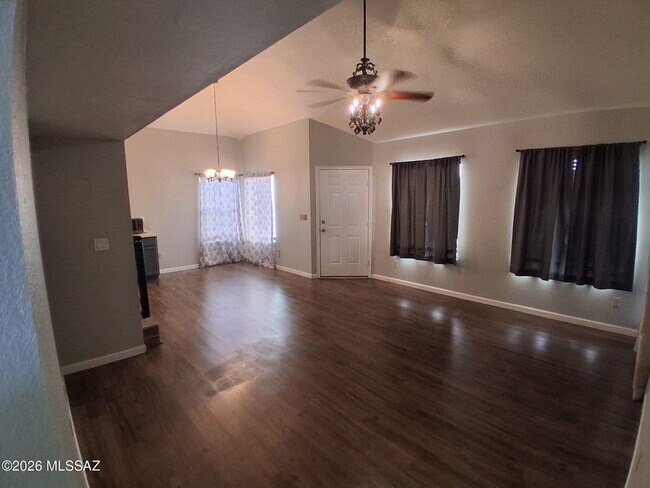 Building Photo - 4813 W Doria Dr