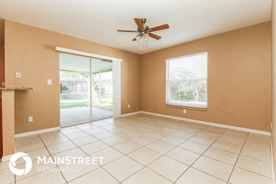 Building Photo - 15619 Sunny Crest Ln