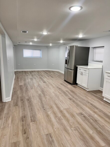 Building Photo - 2950 N Lowell Ave