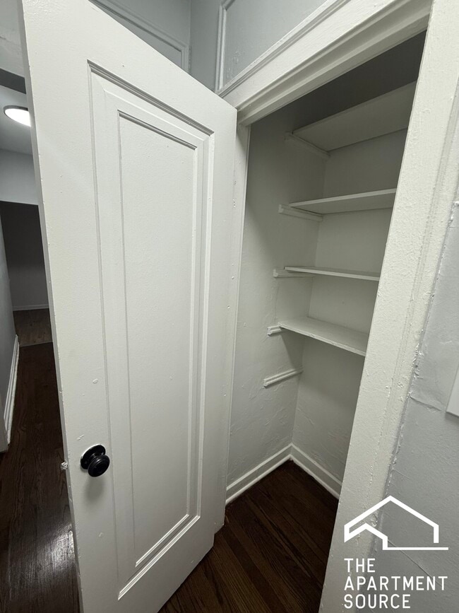 Building Photo - 5214 1/2 S Drexel Ave