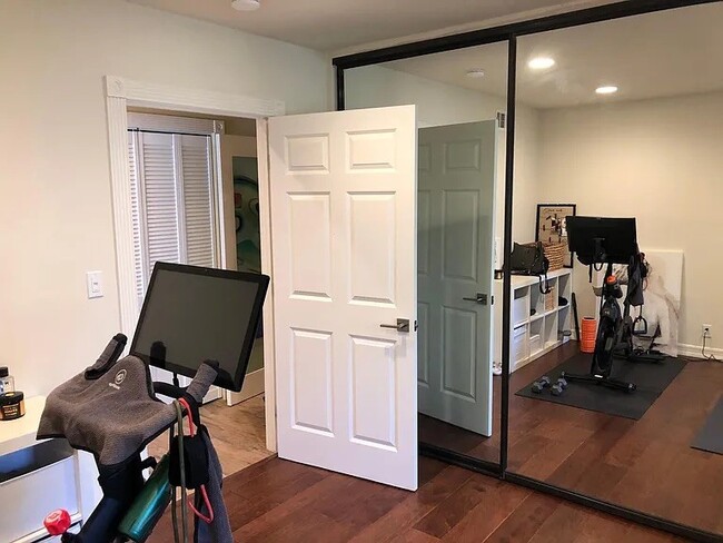 Building Photo - 3329 Palos Verdes Dr N