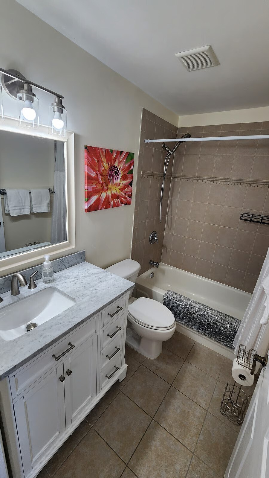 Primary Ensuite Full Bath - 3151 SE Aster Ln