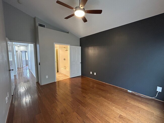 Building Photo - Bright & Airy 3-Bedroom Townhome in Ewa Be...