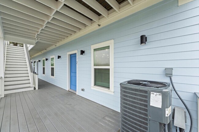 Building Photo - 1325 35th St