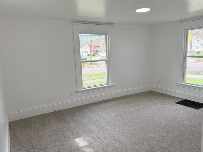 Building Photo - 1701 E Ganson St