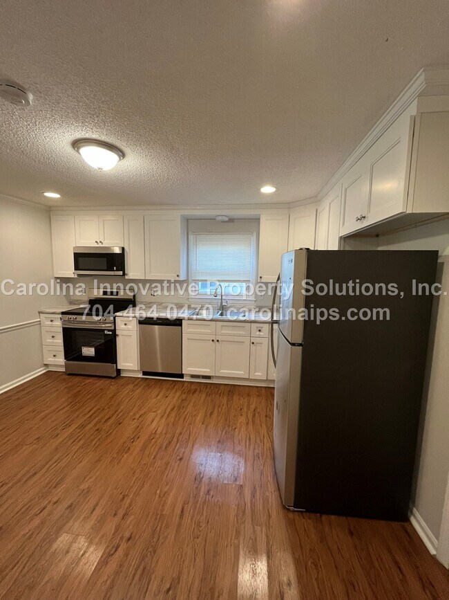 Building Photo - 7622 Helmdale Ave