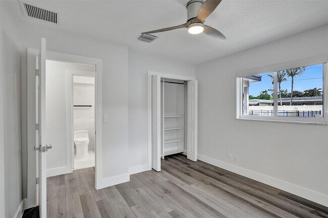 Building Photo - 5361 SW 7th St