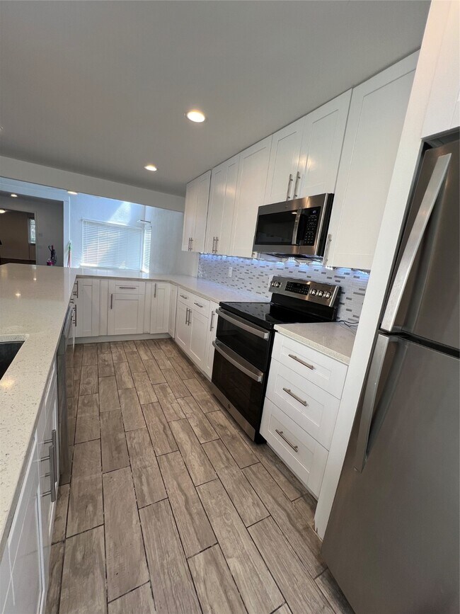 Building Photo - 2372 Woodland Park Dr