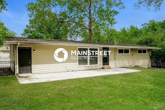 Building Photo - 4 Bedroom Pet-Friendly Home in OVERLAND PARK, KS with Main Street Renewal