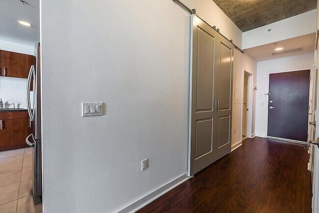 Building Photo - 300 S Australian Ave