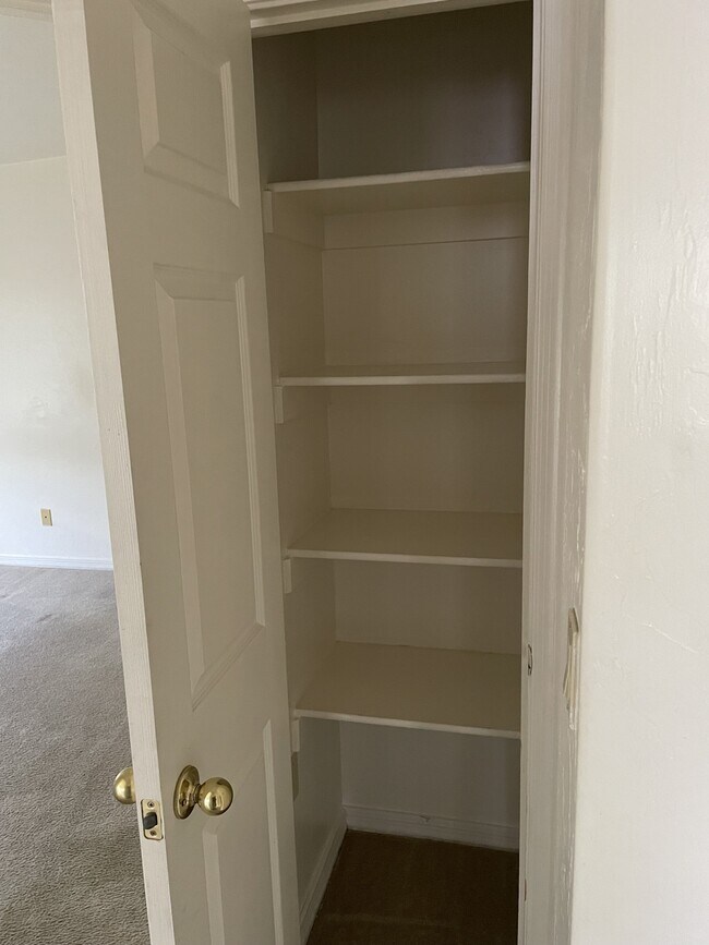 Building Photo - 2536 N Corinthian Garden Dr