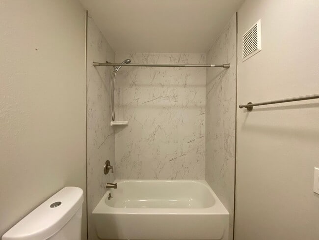 Building Photo - Beautifully Renovated Condo in Rancho Bernardo!