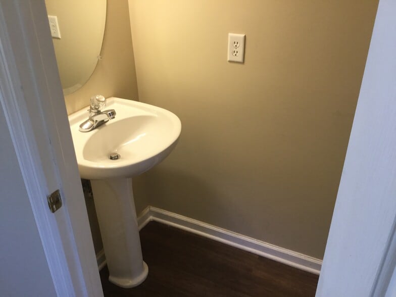 Building Photo - 10024 Oriole Ct