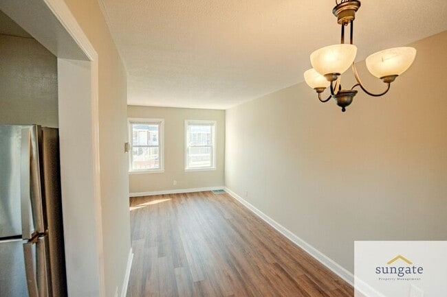 Building Photo - 5318 Patrick Henry Dr