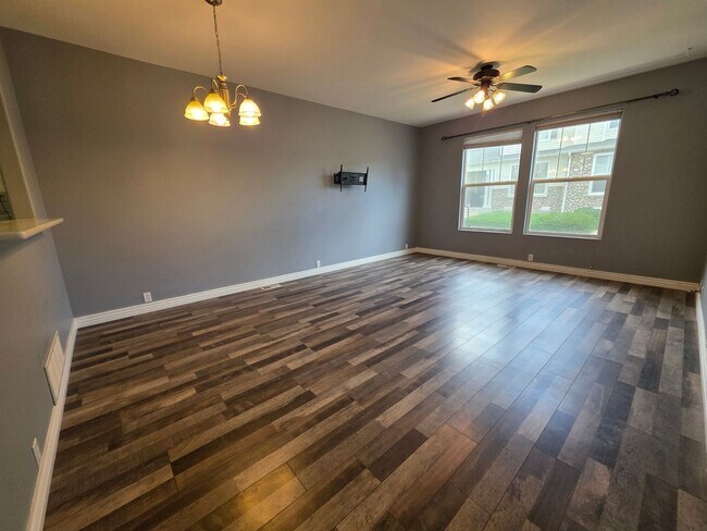 Building Photo - Stunning 3 Bed 3 Bath Home Near Stetson Hills!!