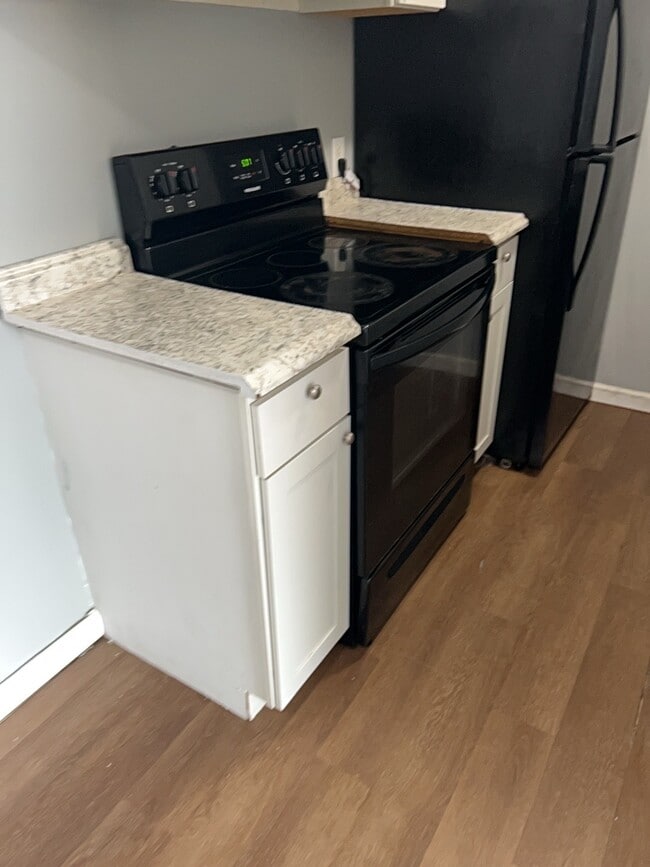 Building Photo - 611 Park Ave