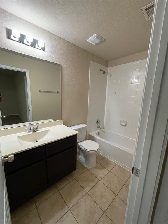 Building Photo - 404 Crater Lake Dr