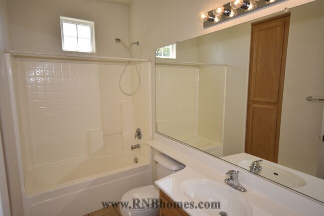 Building Photo - 268 Phoenix Cir