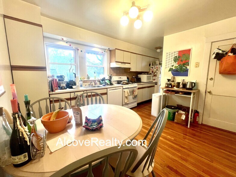 Building Photo - 21 Sartwell Ave