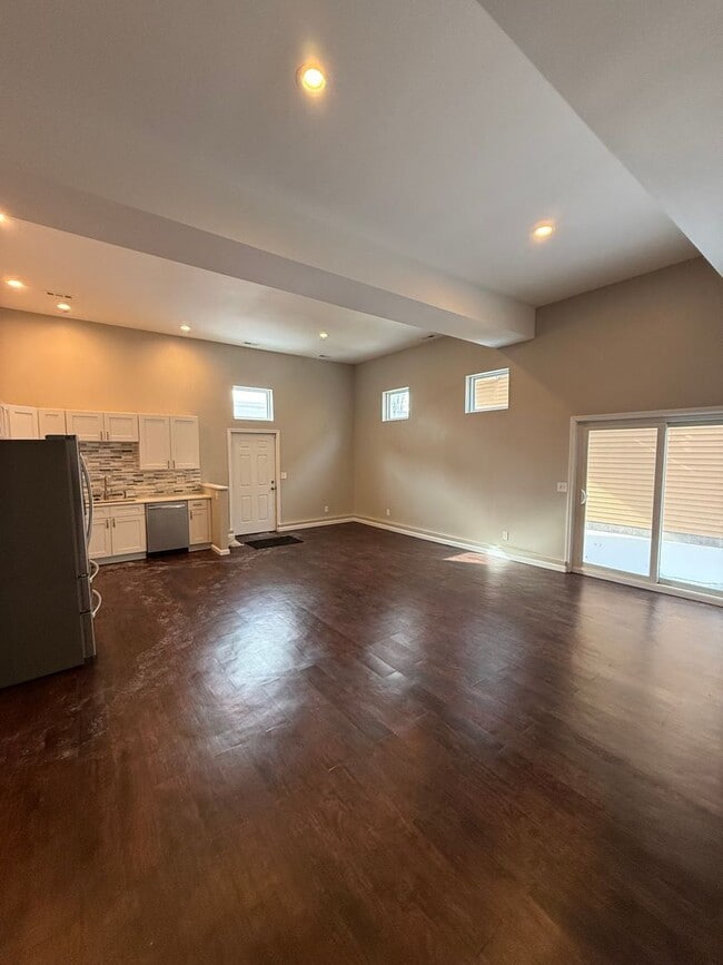 Building Photo - 3246 Lorain Ave