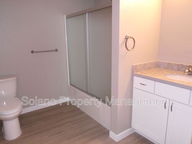 Building Photo - 2401 Broadway St