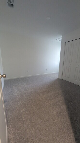 Building Photo - 550 Holly Lakes Dr