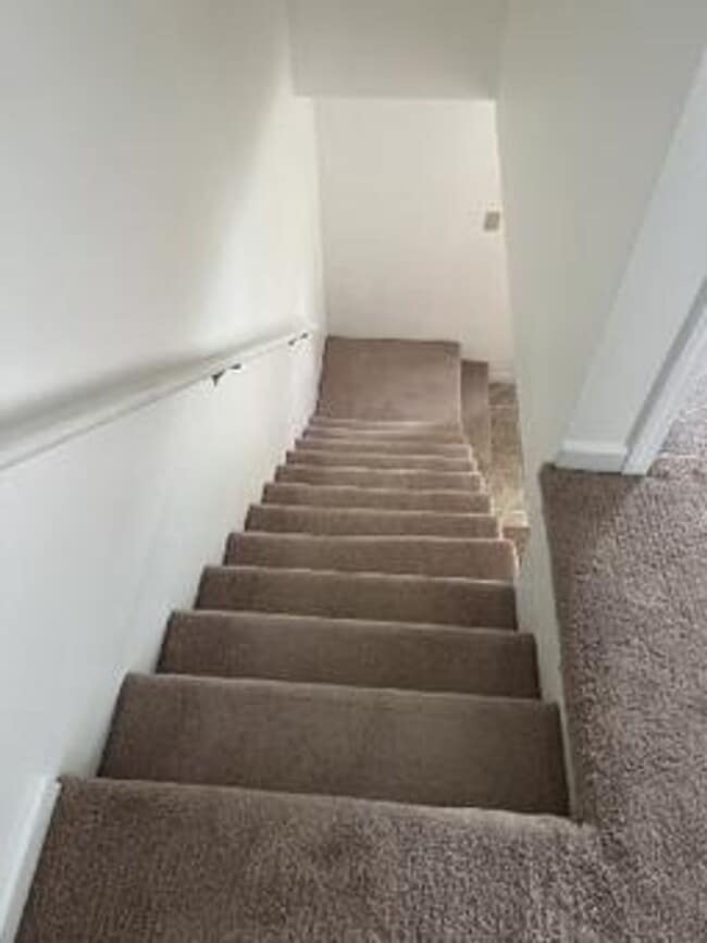 Building Photo - Heigh 710-712