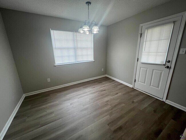 Building Photo - 215 Haverhill Cir