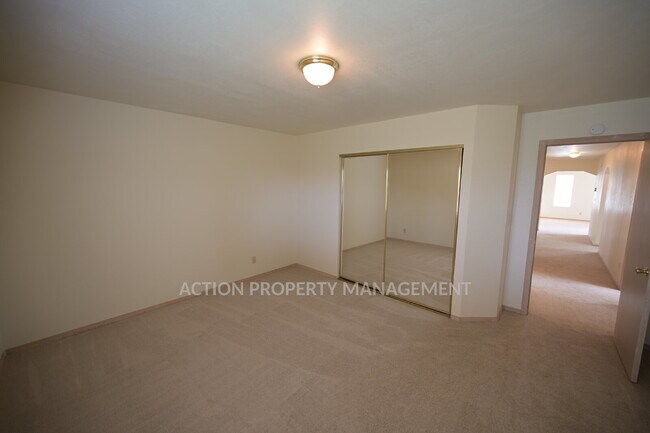 Building Photo - 3 bed 2 bath in a country setting