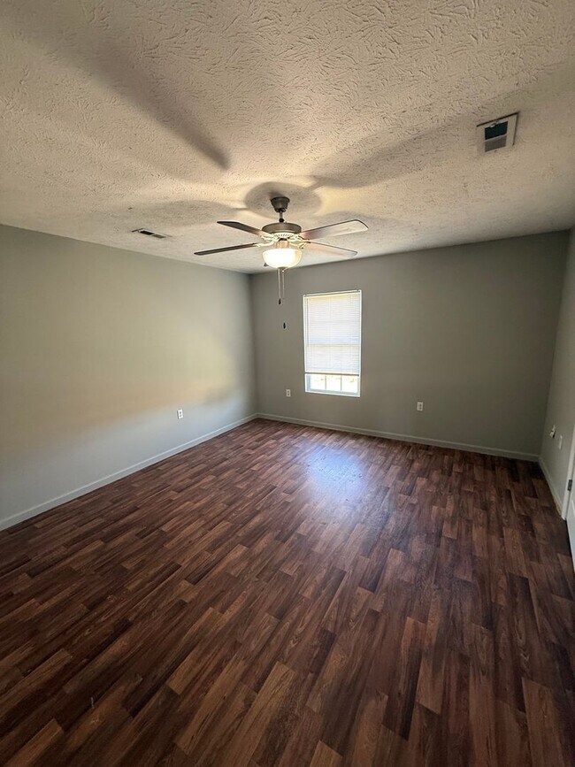 Building Photo - 110 Nancy Ln