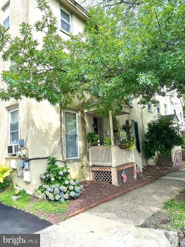 Building Photo - 120 N Bellevue Ave