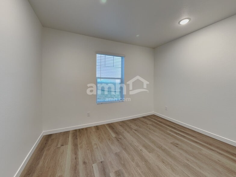 Building Photo - 330 N Addison Way