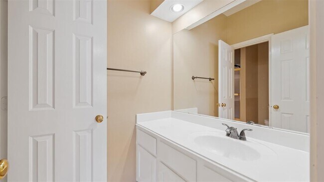 Building Photo - 22307 Fairbay Dr