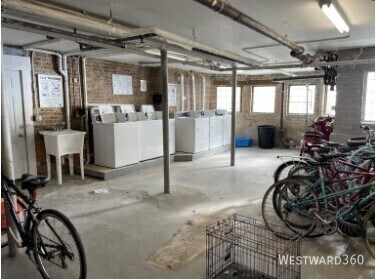 Building Photo - 1664 W Farwell Ave