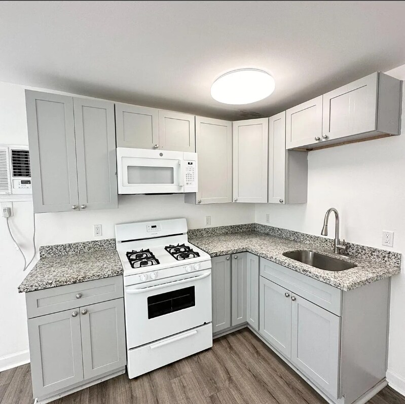 Building Photo - 2515 Erato St