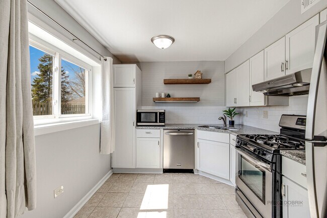 Building Photo - 240 N Archer Ave