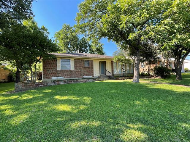 Building Photo - 1303 Northlake Dr