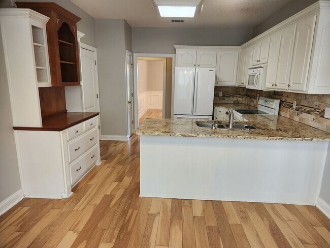Building Photo - 205 N Hamptons Pl