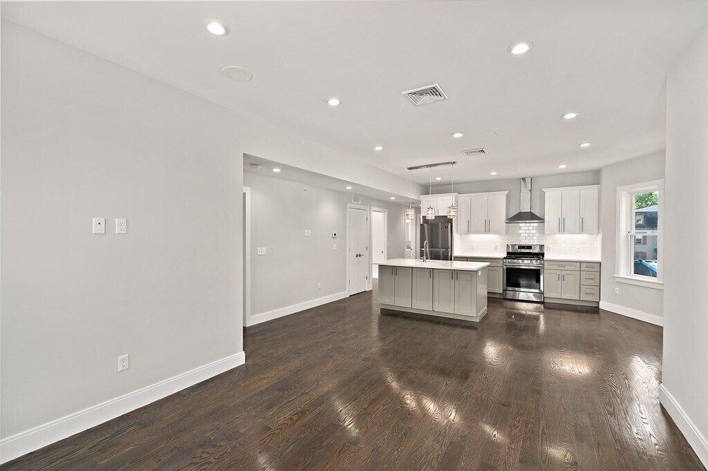 Building Photo - 9 Lithgow St