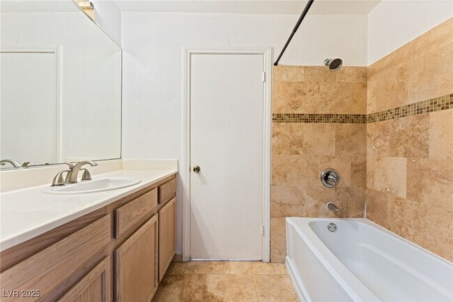 Building Photo - 857 Lantham Pl