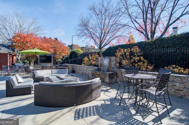 Building Photo - 1970 Peachford Rd