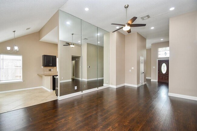 Building Photo - 2915 Pepperwood Dr