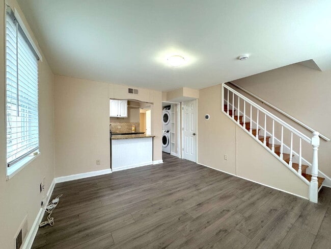 Building Photo - 5612 7th Rd S