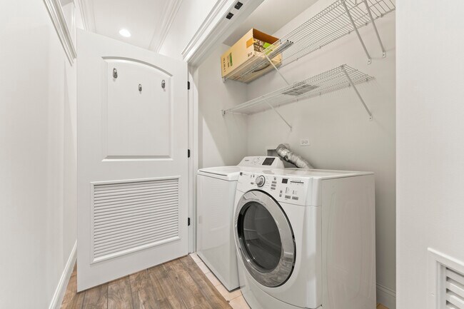 Building Photo - 3716 N Kenmore Ave