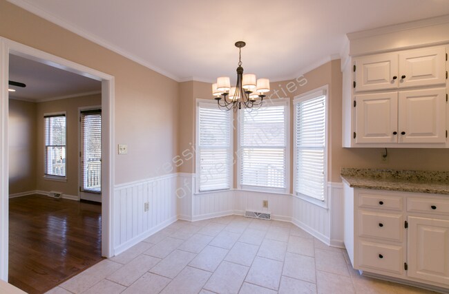 Building Photo - 124 Oak Grove Lake Rd