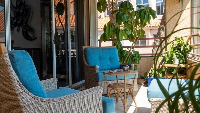 Building Photo - 1635 Royal Palm Dr S